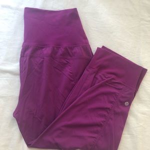Women’s lululemon cropped jogger/ yoga pant!!